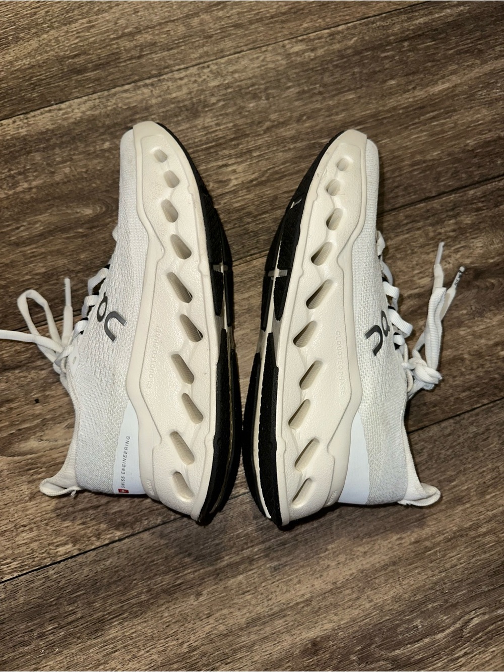 On Running On Cloudsurfer Max Women's Sneakers - Picture 8 of 16